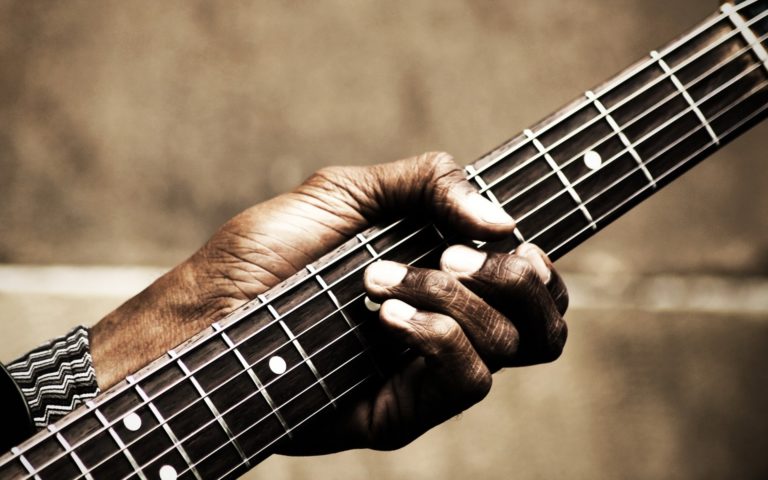 old-man-playing-music-wallpaper